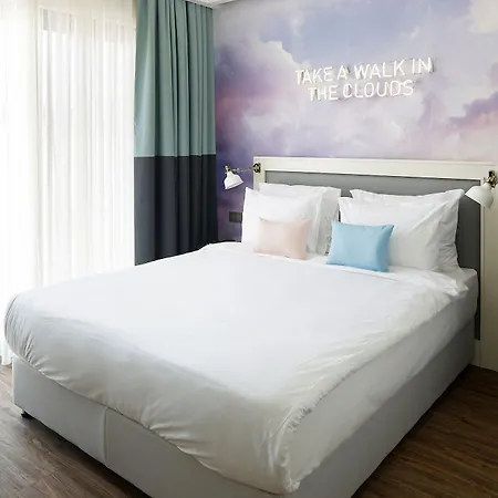 Cloud7 فندق